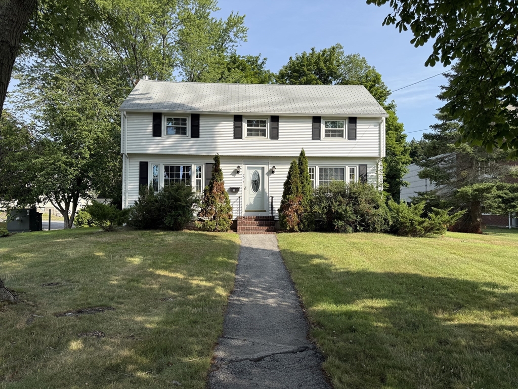 Click for 22 Arlington St, Dracut, MA slideshow