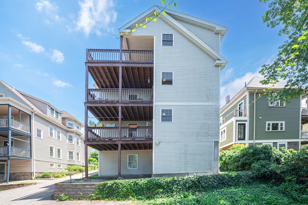 56 Wenham St 1