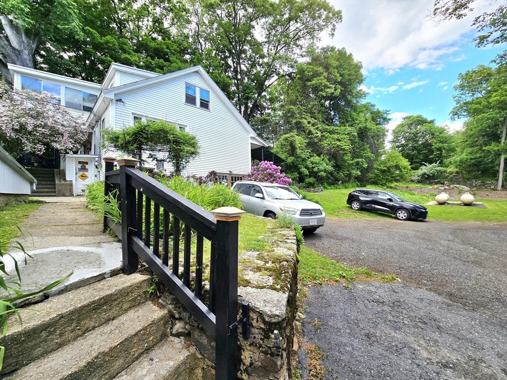 46-1/2 Old Sturbridge Rd