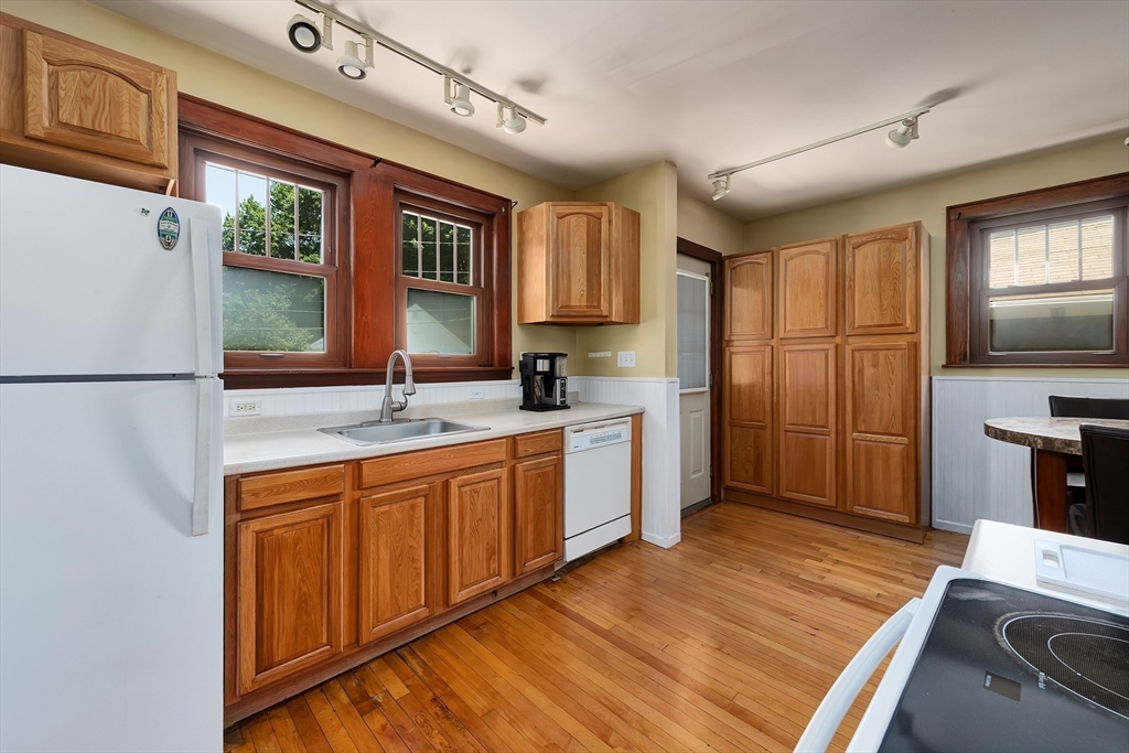 228 Lynn St