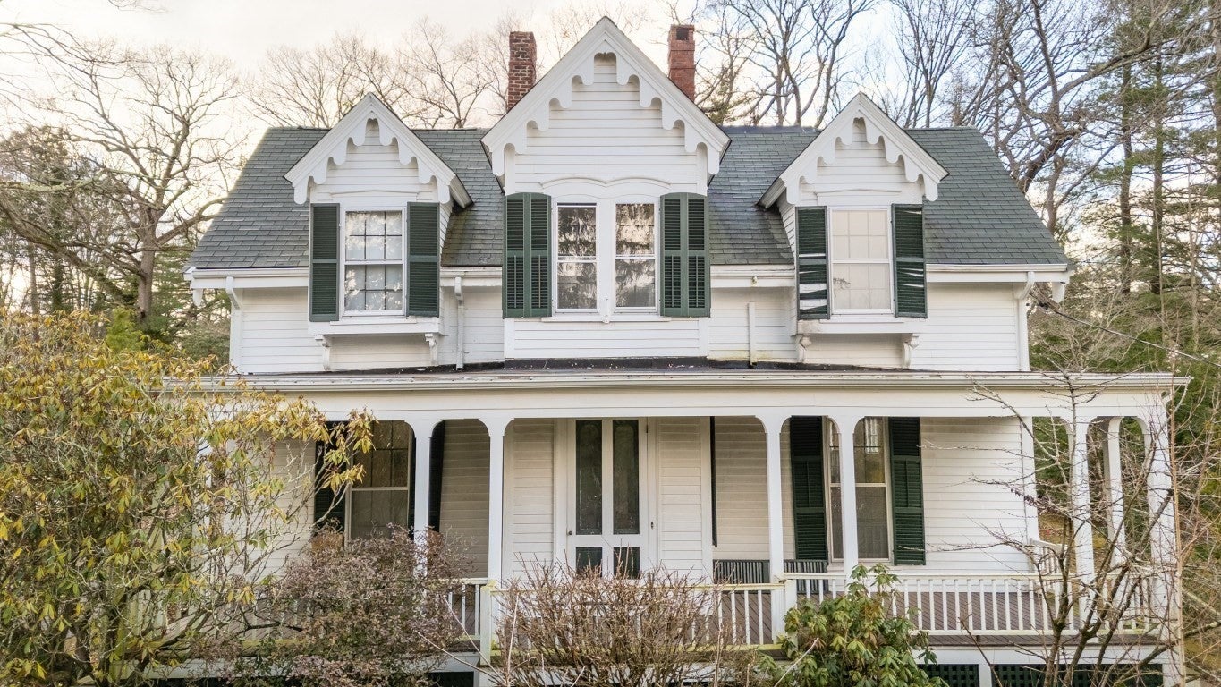 140 Pleasant St
