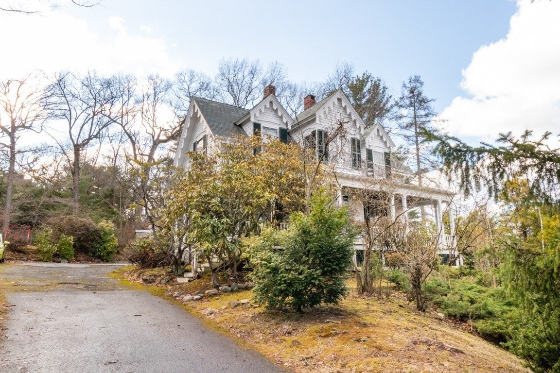 140 Pleasant St
