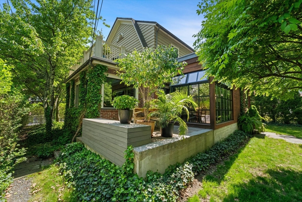 299 Pond Street