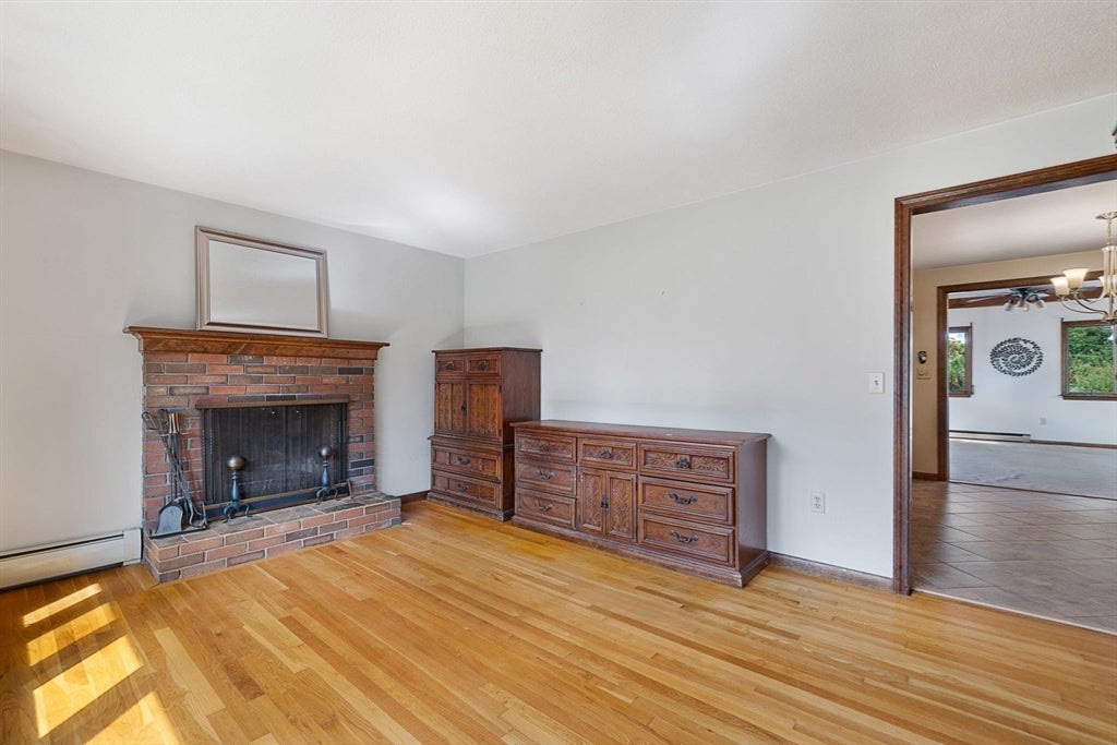 8 Beechwood Dr, Rutland, MA Photo #9