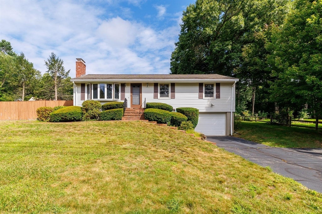 8 Beechwood Dr, Rutland, MA Photo #1