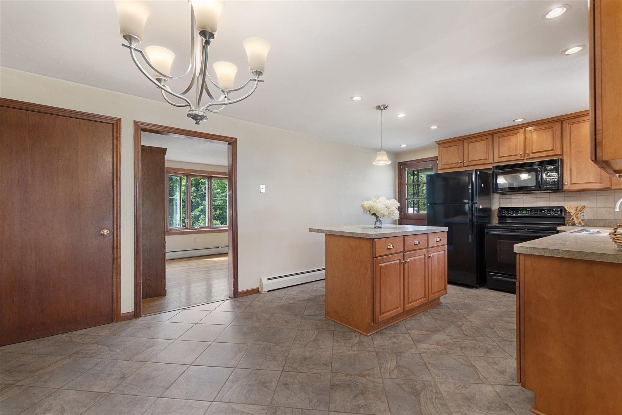 8 Beechwood Dr