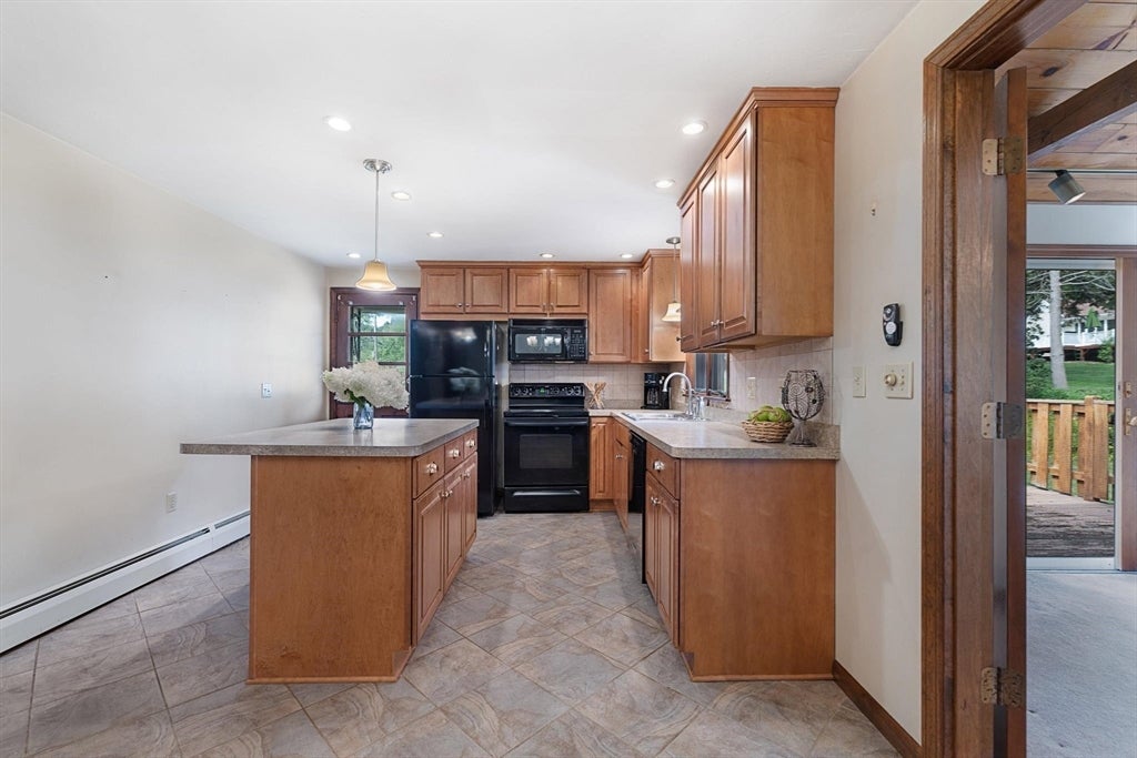 8 Beechwood Dr, Rutland, MA Photo #5