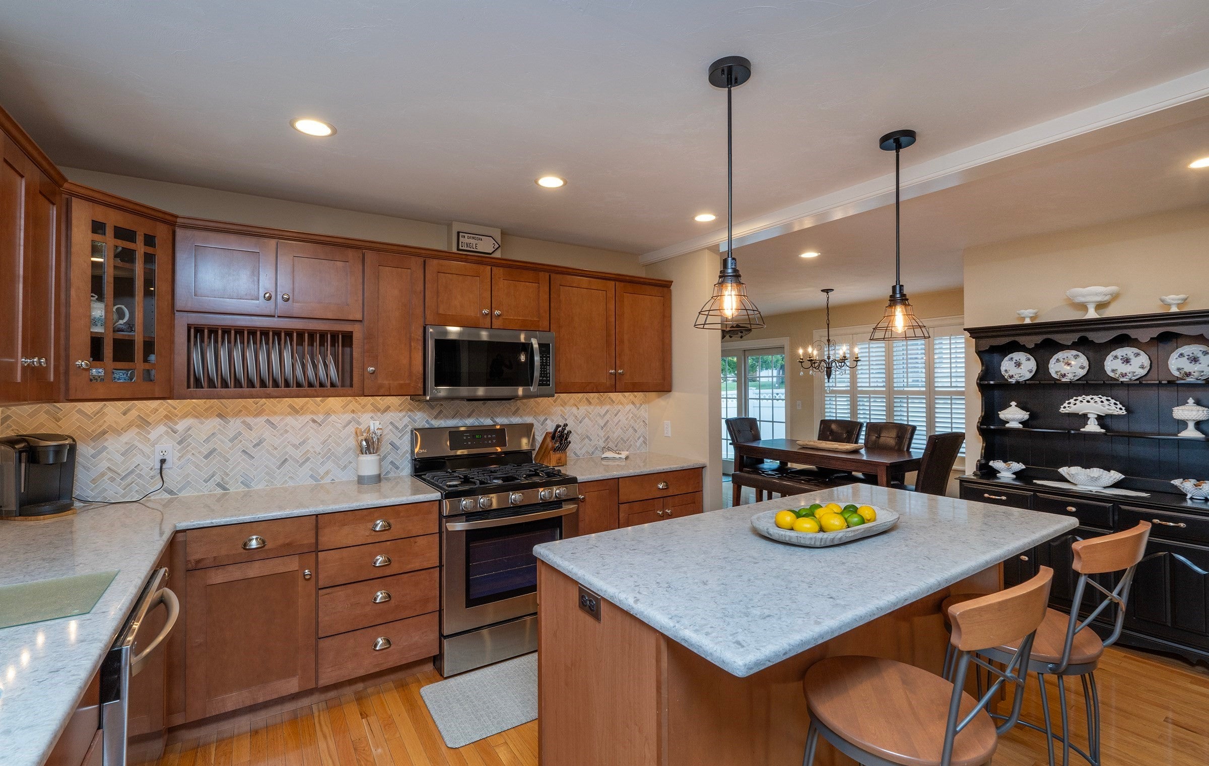 210 Market St, Amesbury, MA, 210 Market St, Amesbury, MA Photo #2