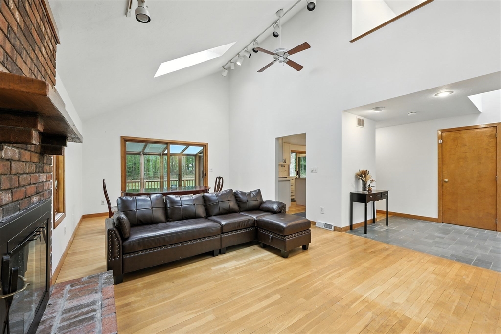 9 Valleywood Rd