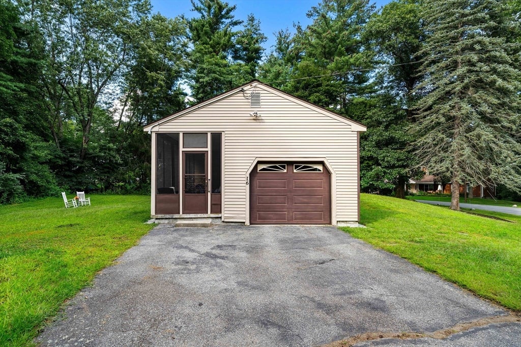 16 Crown Rd
