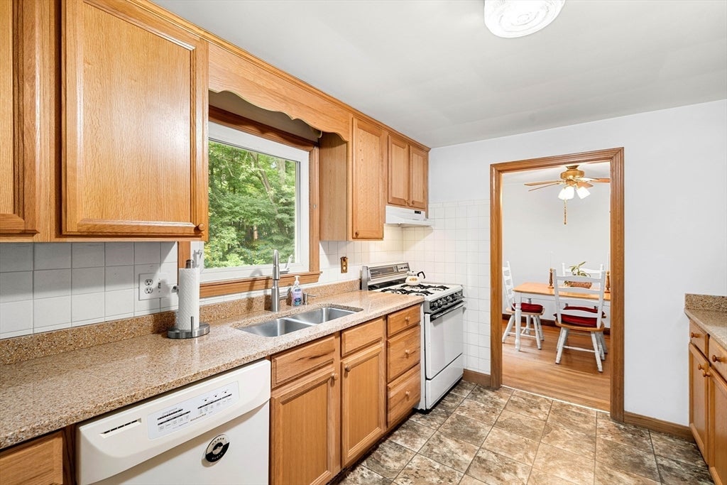 16 Crown Rd, Westford, MA, 16 Crown Rd, Westford, MA Photo #10