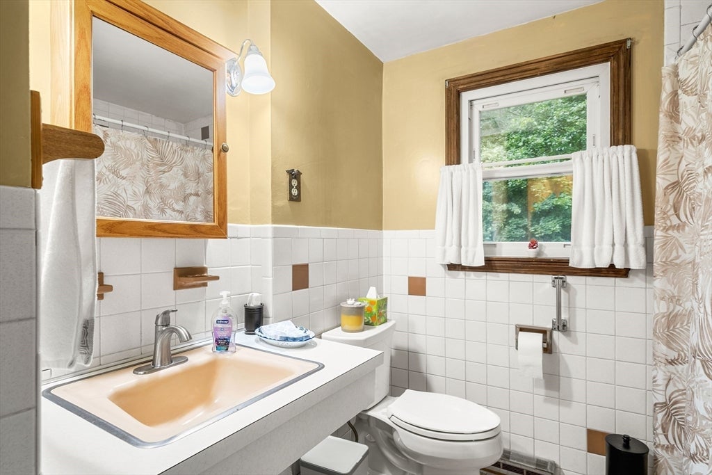 16 Crown Rd, Westford, MA, 16 Crown Rd, Westford, MA Photo #19