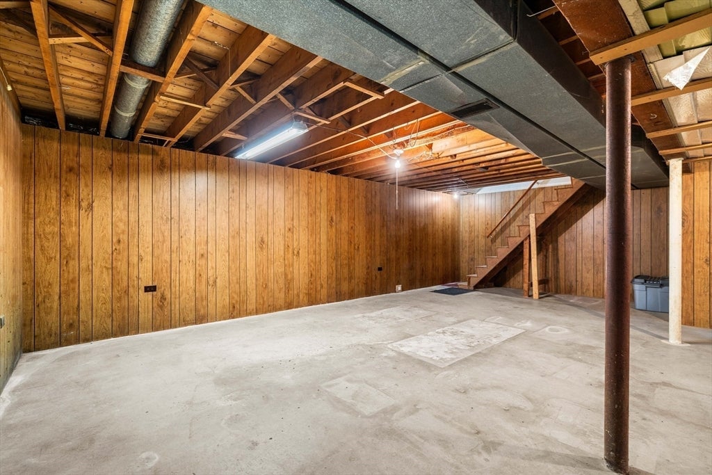 16 Crown Rd