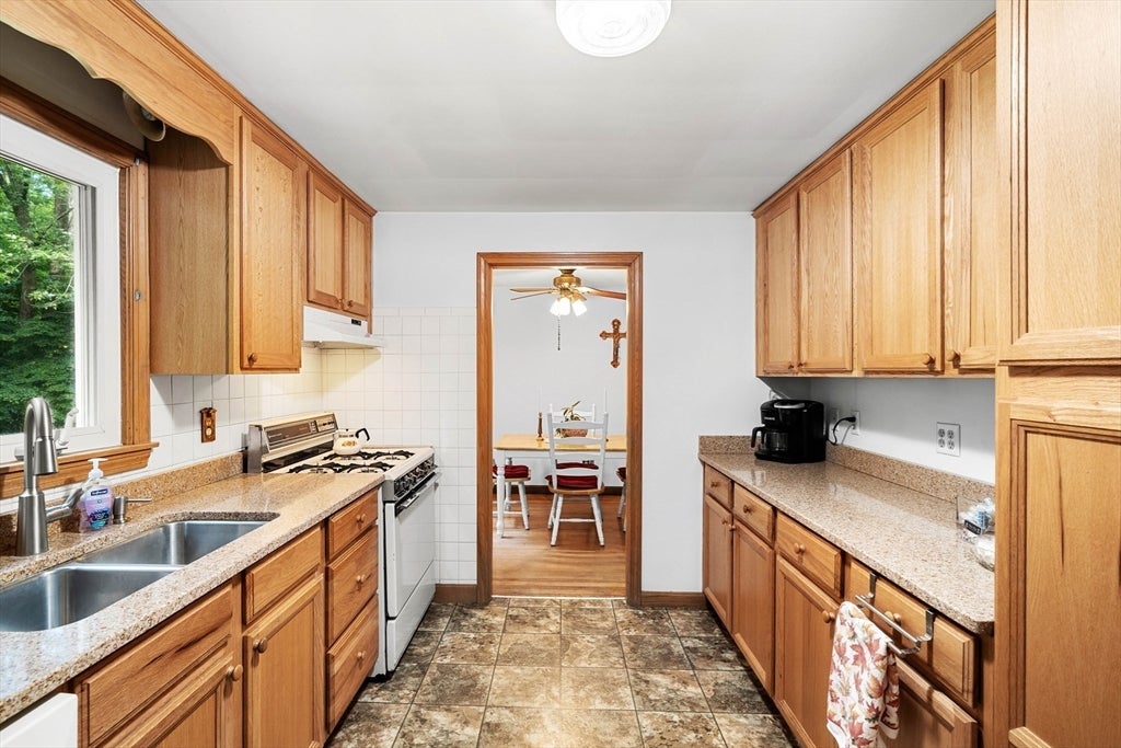 16 Crown Rd, Westford, MA, 16 Crown Rd, Westford, MA Photo #9