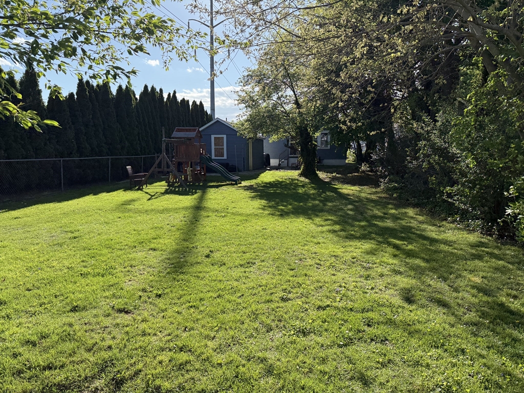 74 Outlook Ave