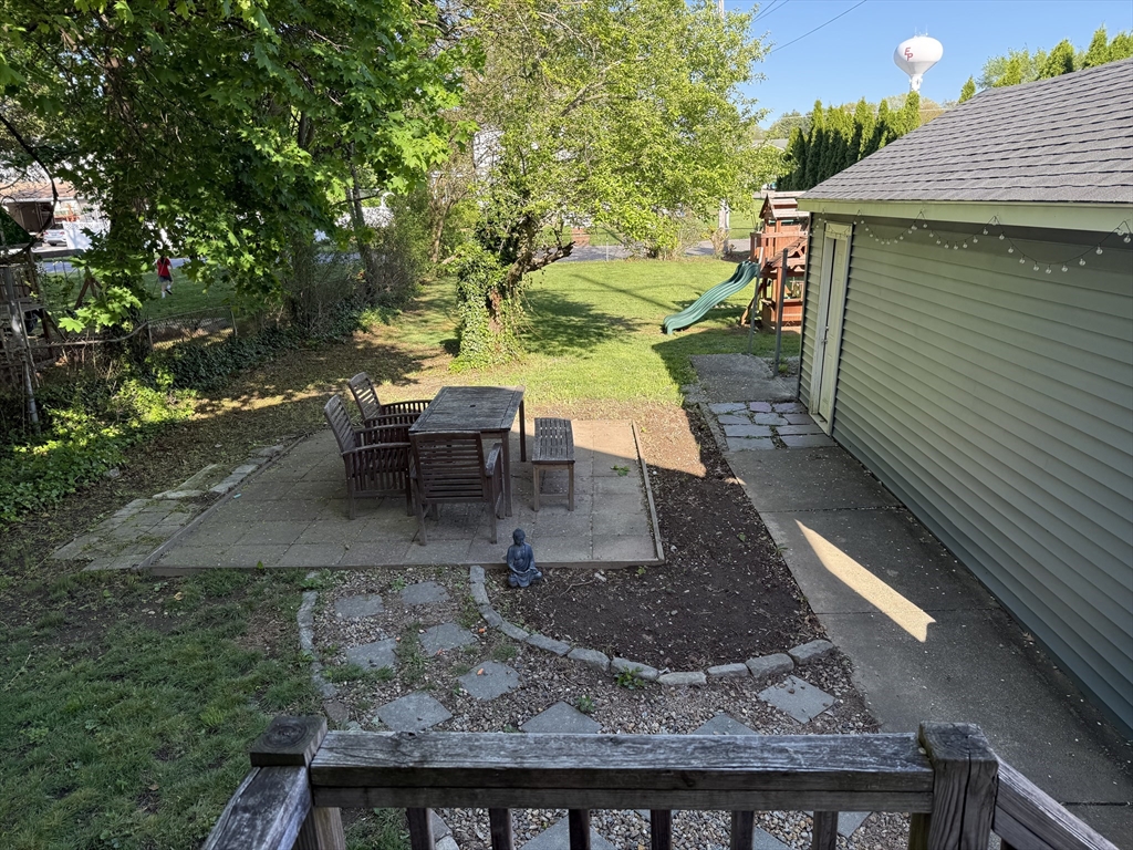74 Outlook Ave