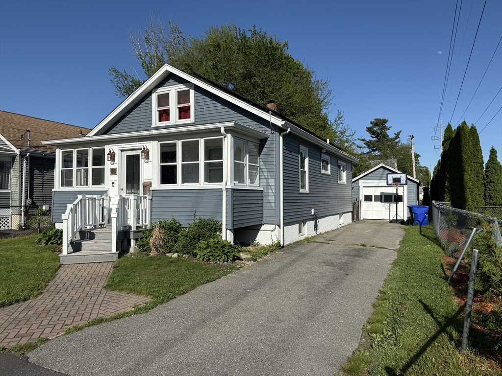 74 Outlook Ave