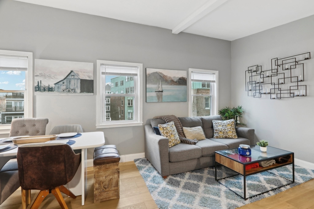 115 W 7th St 3