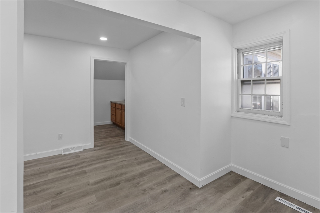 92 N Main St