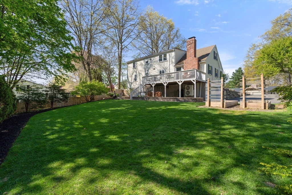 22 Crest Rd