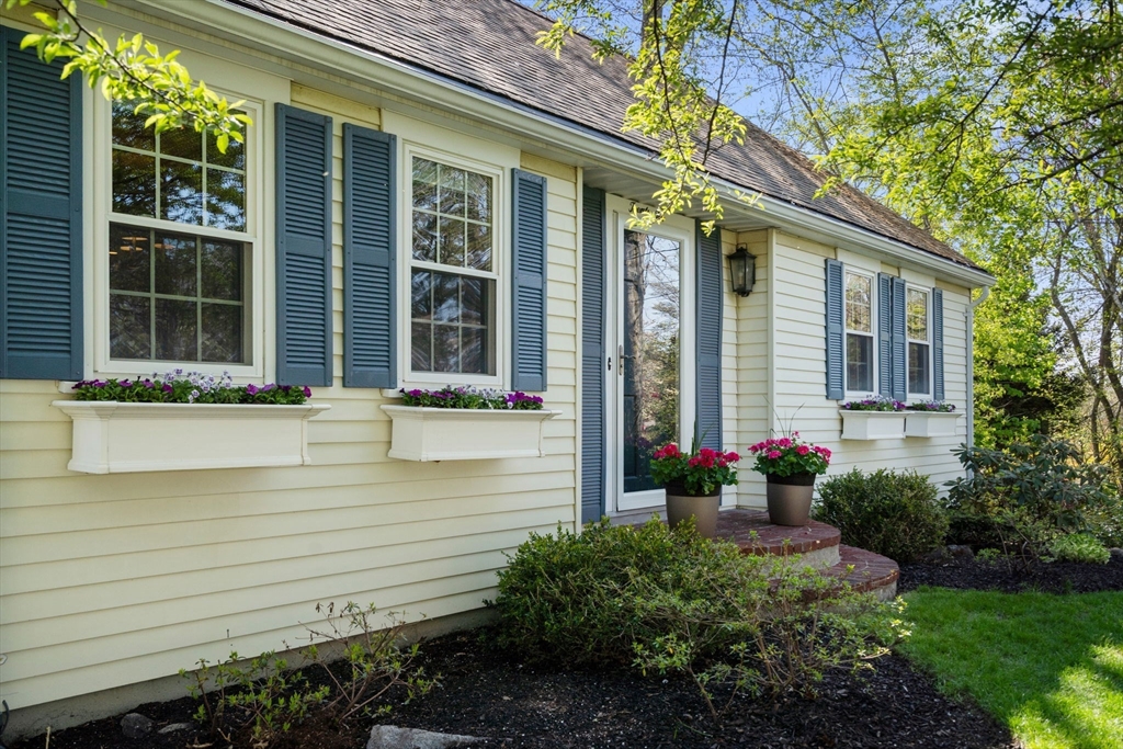 22 Crest Rd