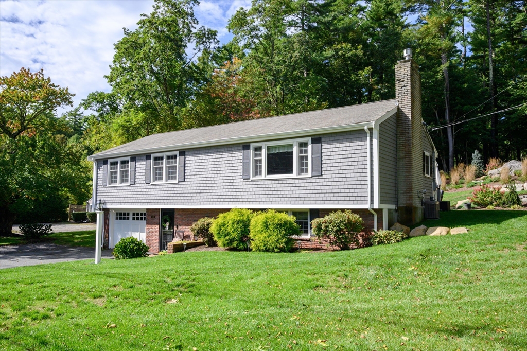 136 W Elm St