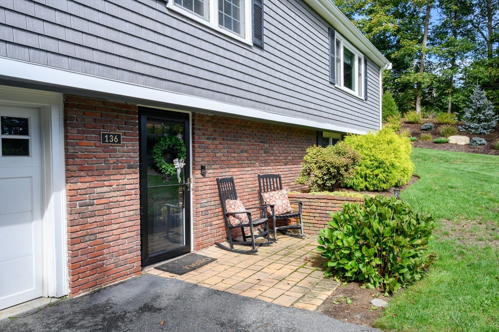 136 W Elm St