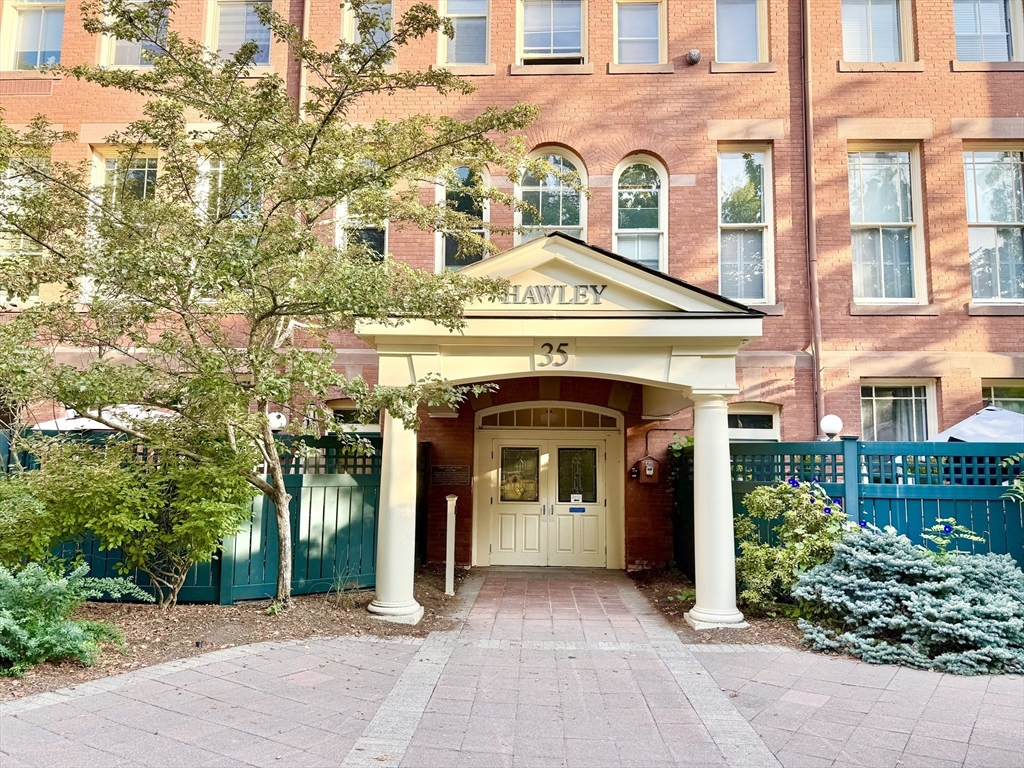 35 New South Street 407