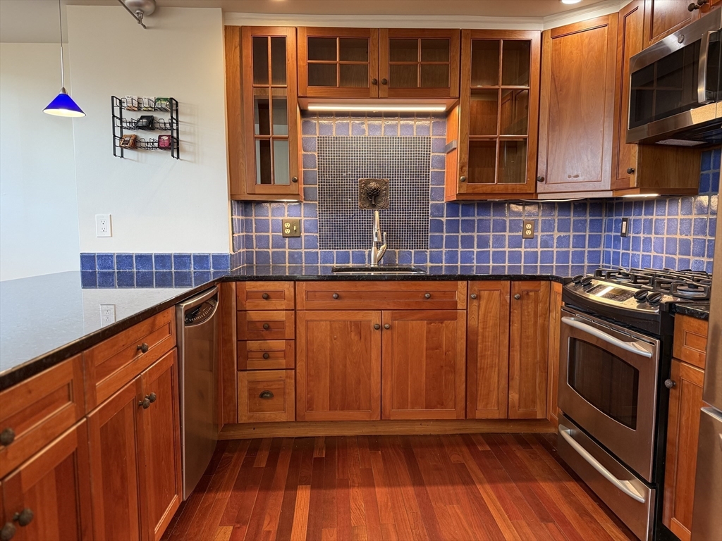 35 New South Street 407