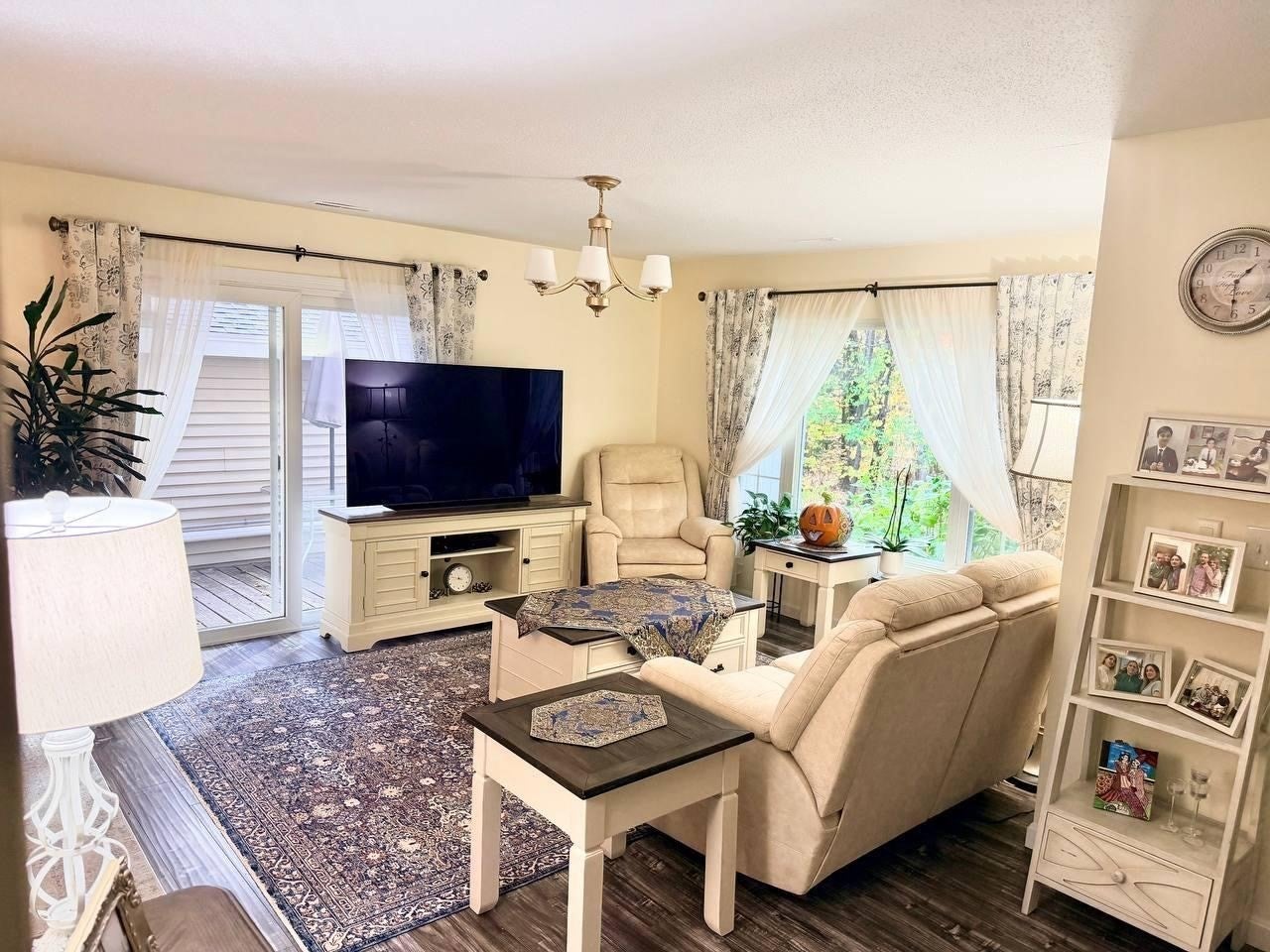 203 Edgebrook Dr 203