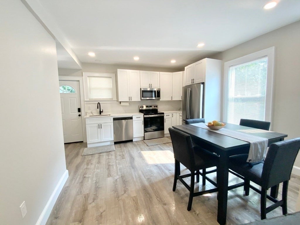 5/5A Ferdinand St, Worcester, MA Photo #12