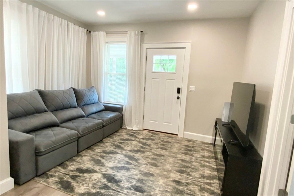 5/5A Ferdinand St, Worcester, MA Photo #11