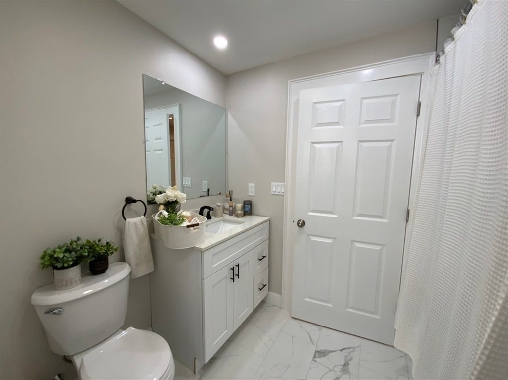 5/5A Ferdinand St, Worcester, MA Photo #33
