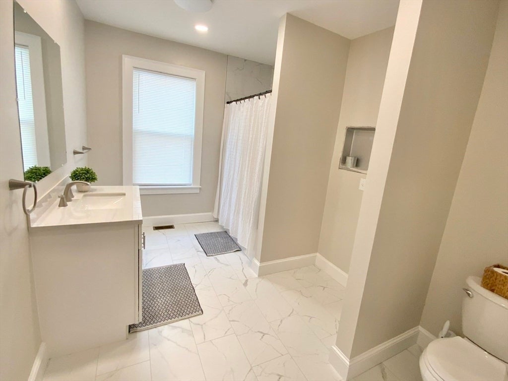 5/5A Ferdinand St, Worcester, MA Photo #19