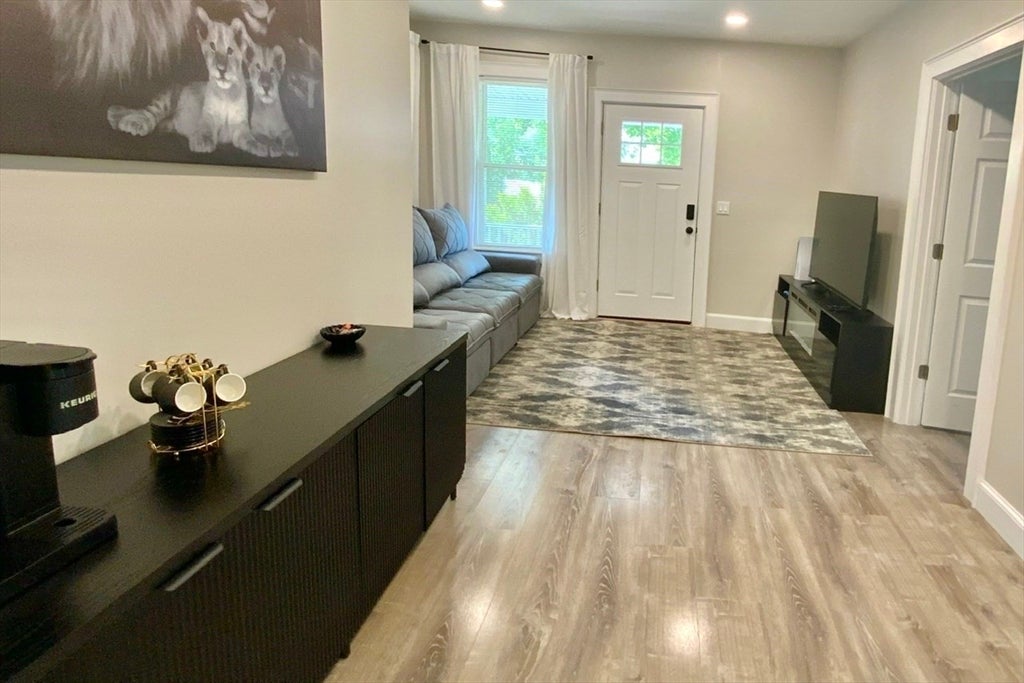 5/5A Ferdinand St, Worcester, MA Photo #10