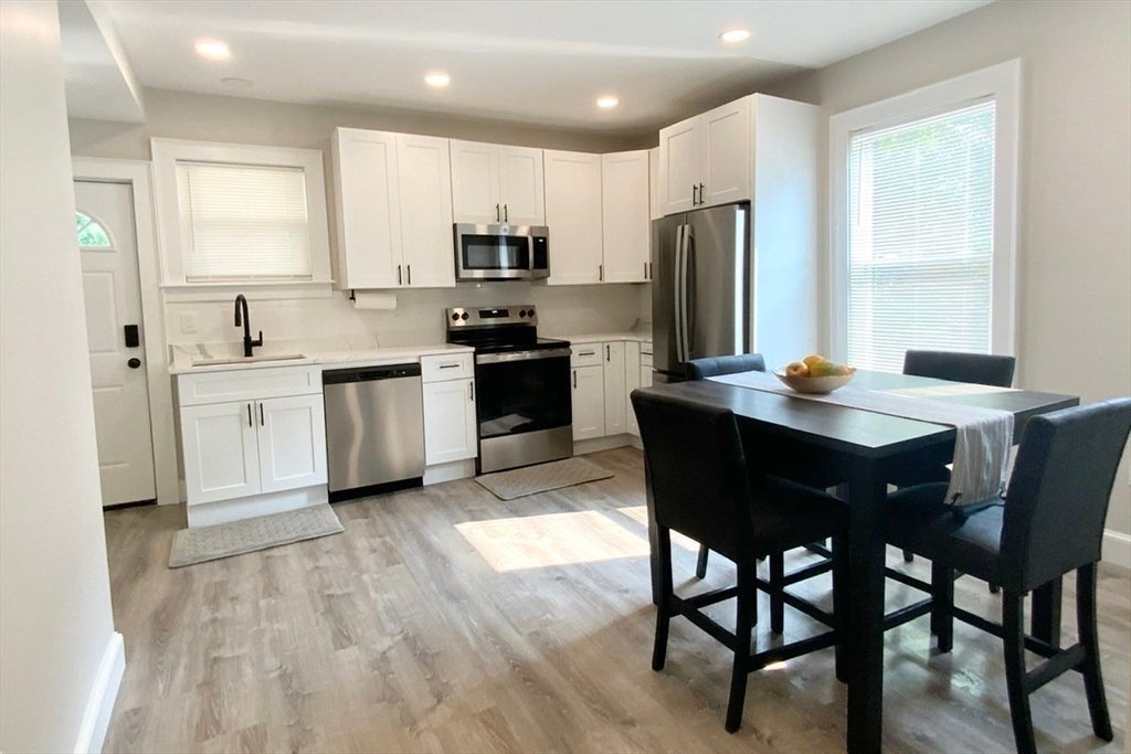 5/5A Ferdinand St, Worcester, MA Photo #13
