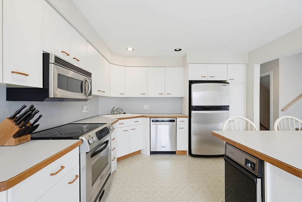 38 Poppasquash Rd 38