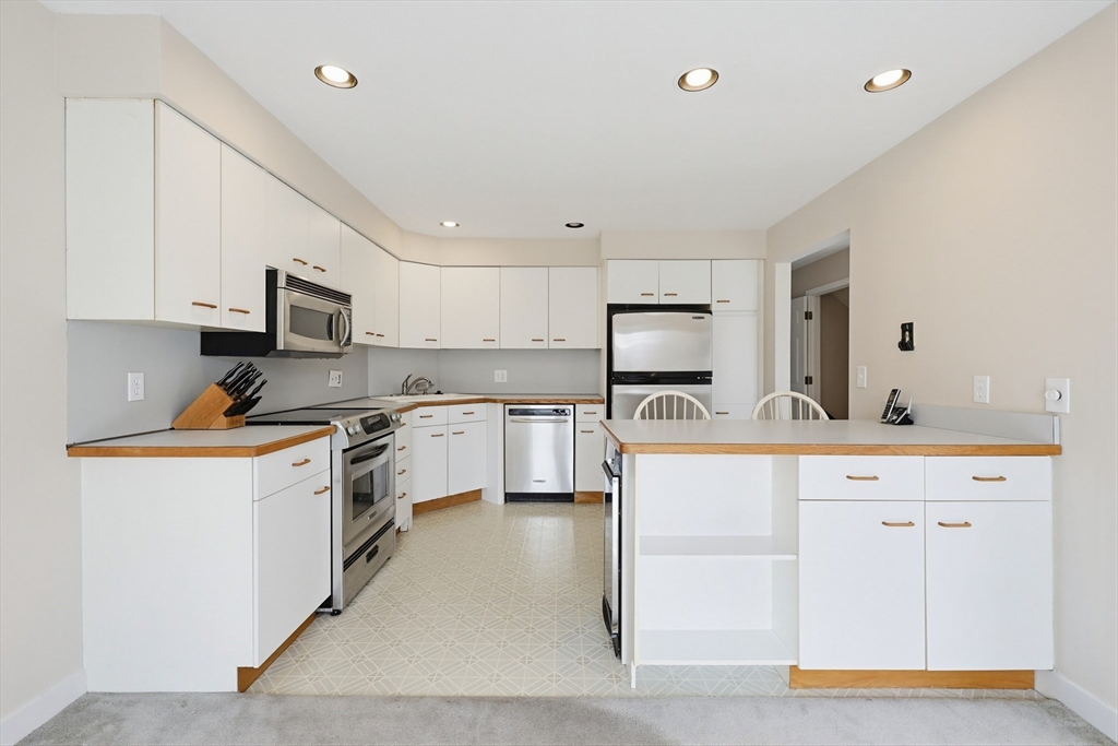 38 Poppasquash Rd 38