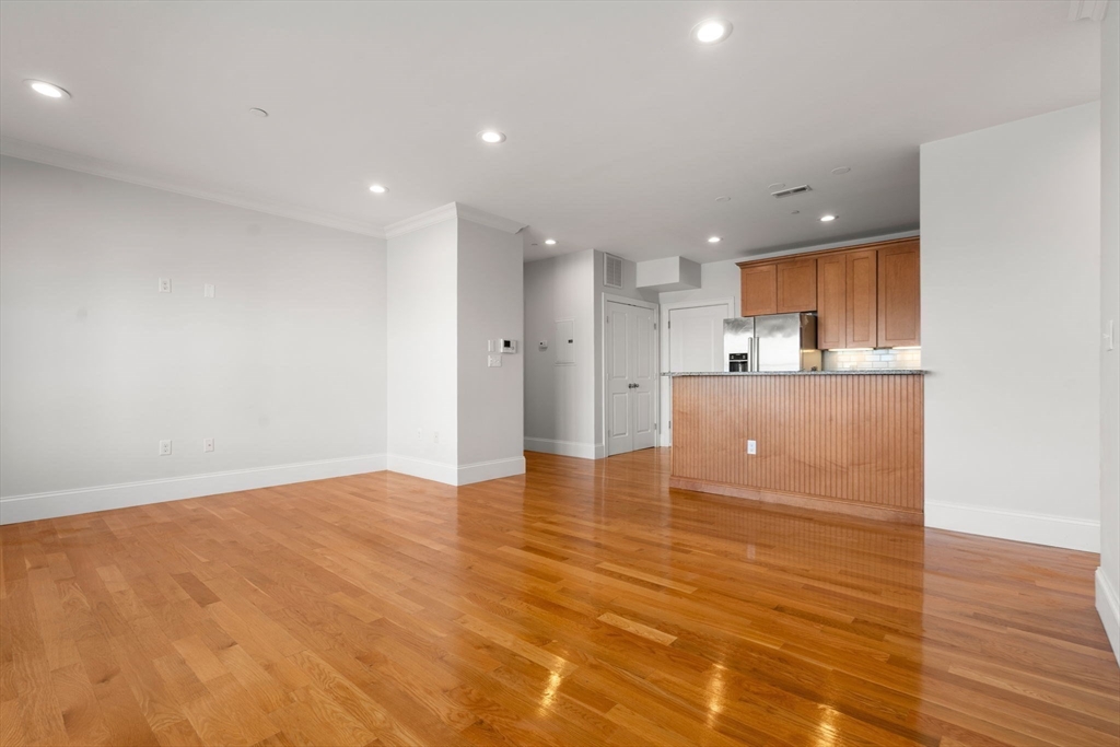 360 W 2nd 11