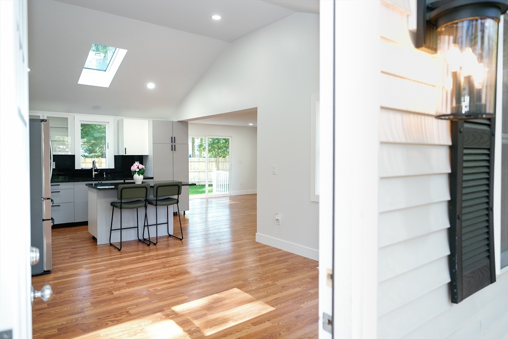 10 E Lake Rd