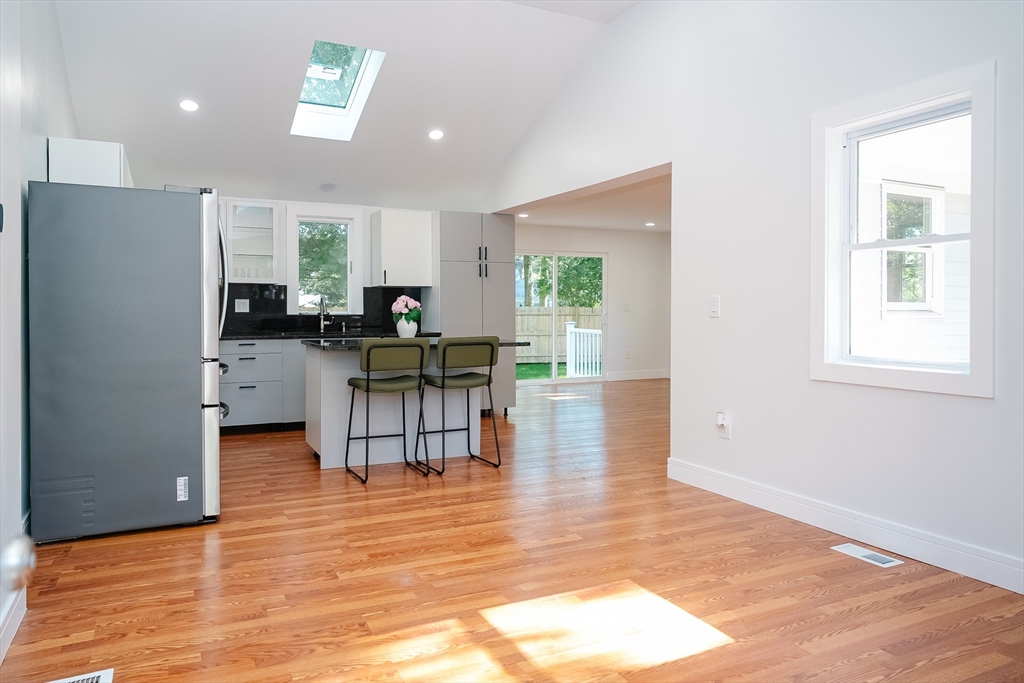 10 E Lake Rd