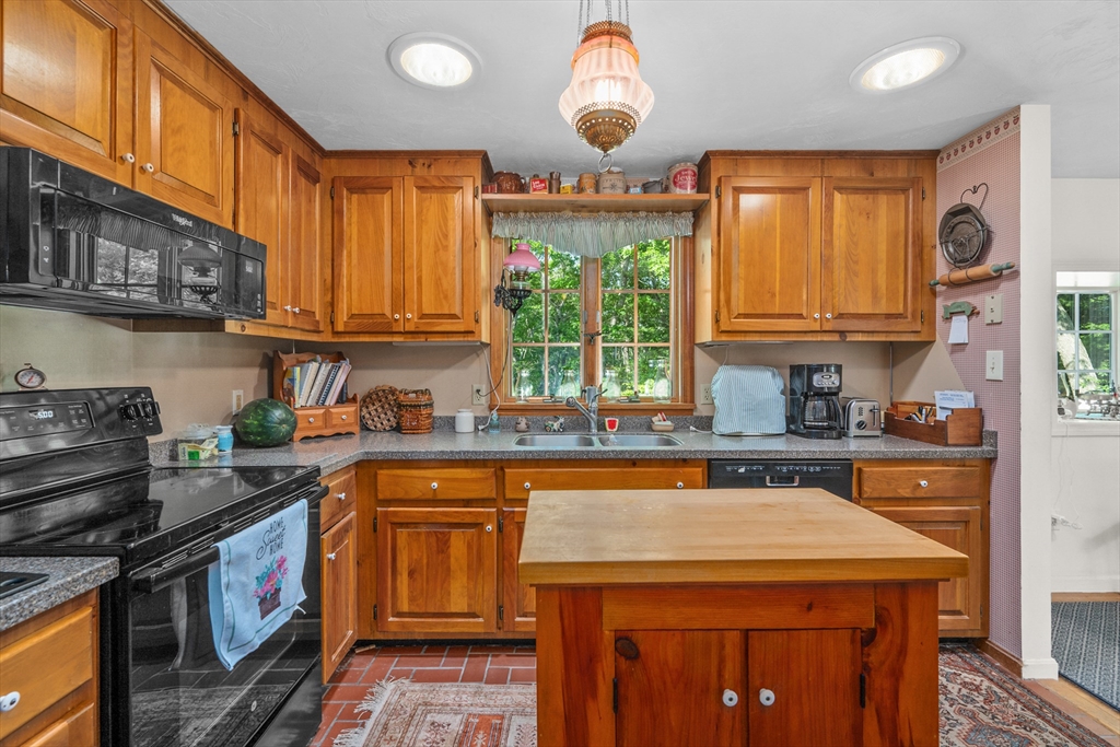 89 Cliff Pond Rd