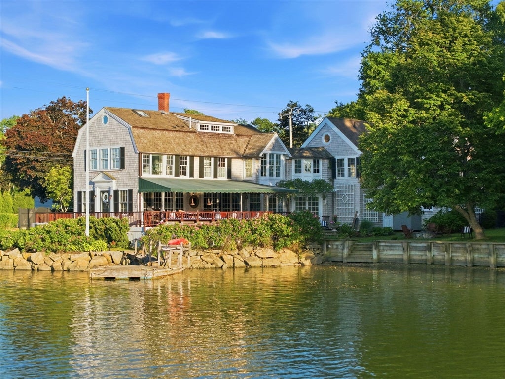Click for 644 Washington St, Duxbury, MA slideshow Click for 644 Washington St, Duxbury, MA slideshow
