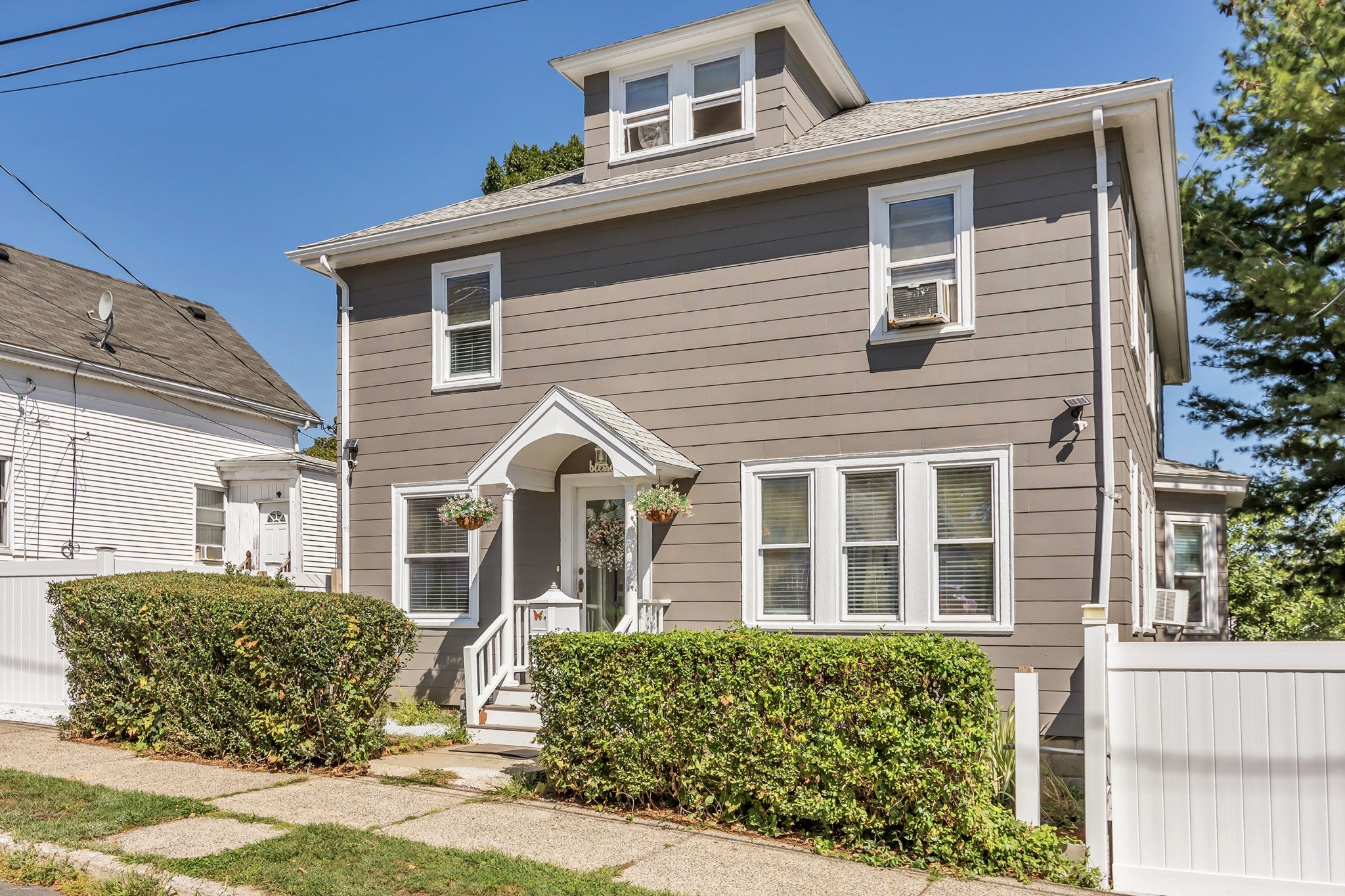 Photo of 64 Webster St, Lynn, MA