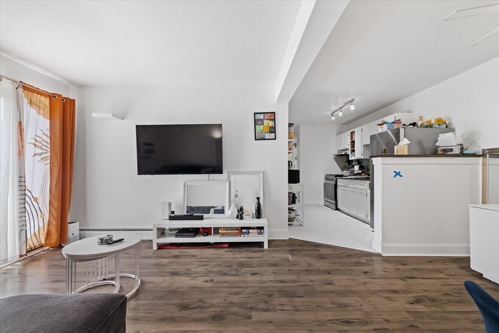 35 Hosmer St 24