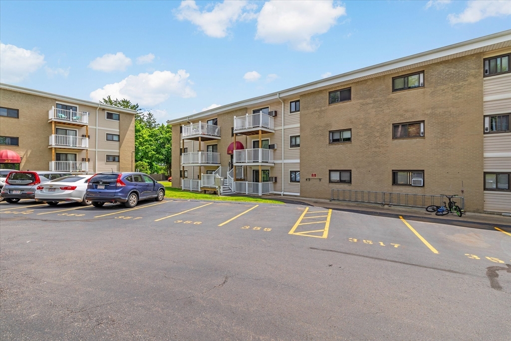 35 Hosmer St 24