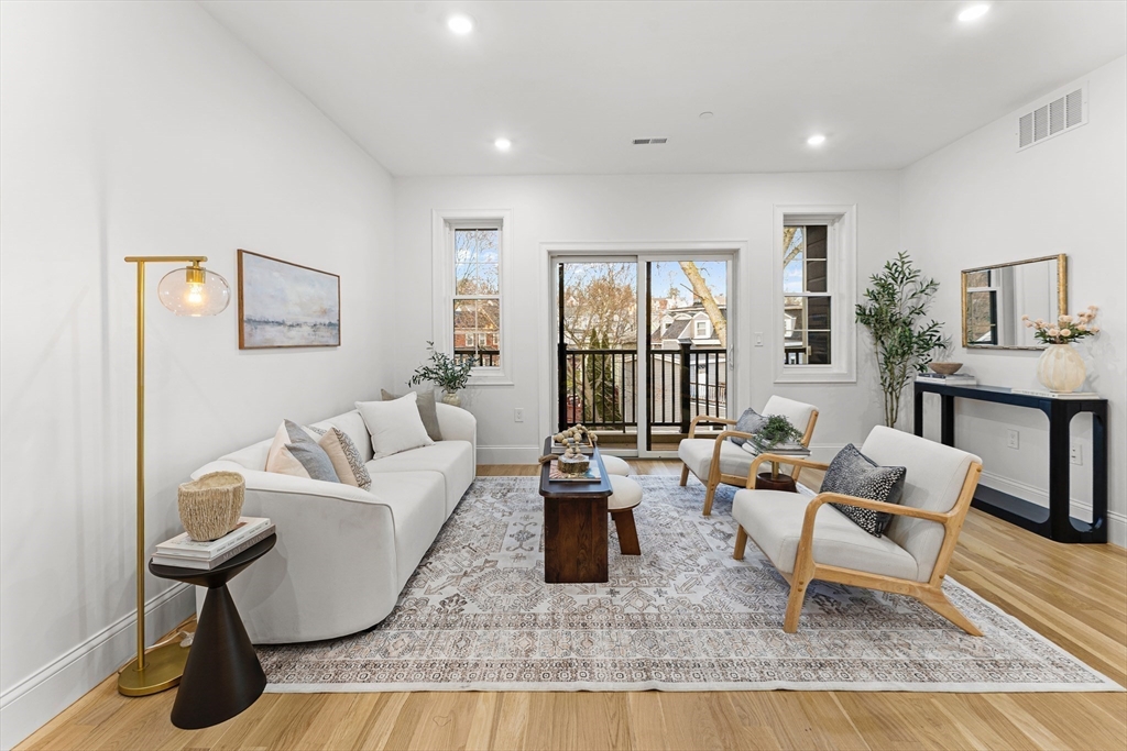 272 Lincoln Street 302