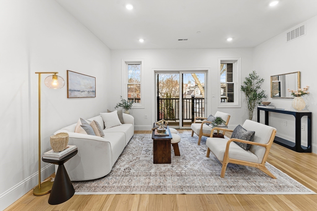 272 Lincoln Street 302