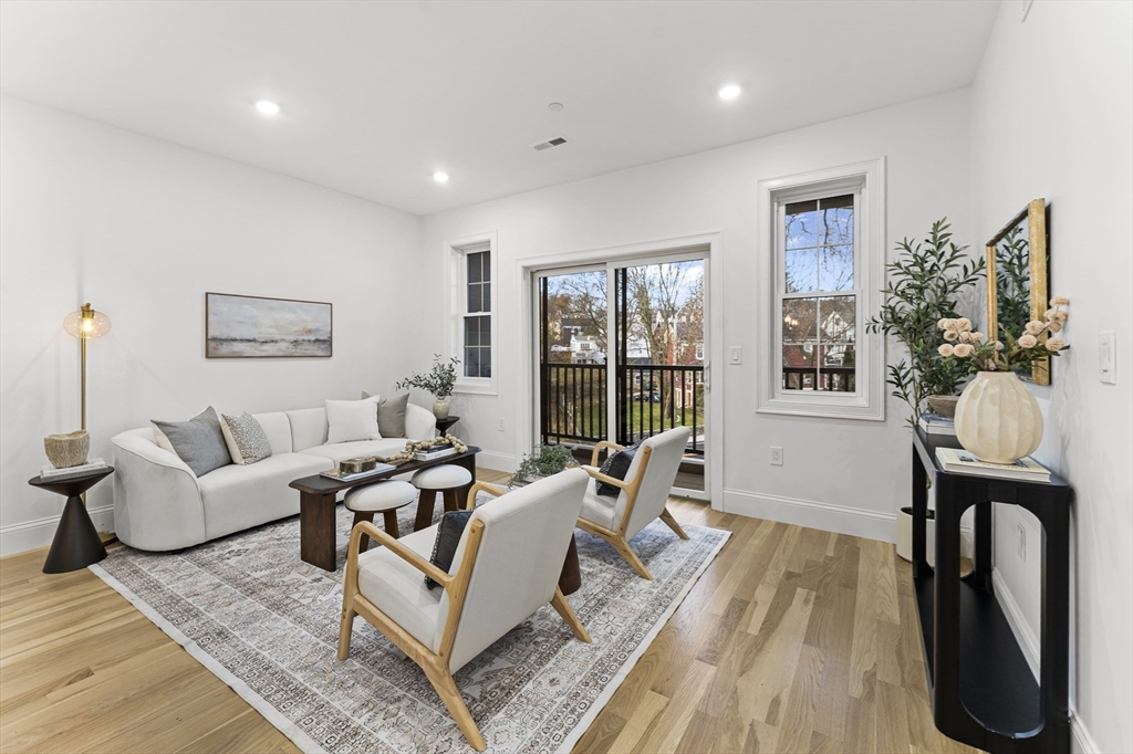 272 Lincoln Street 302