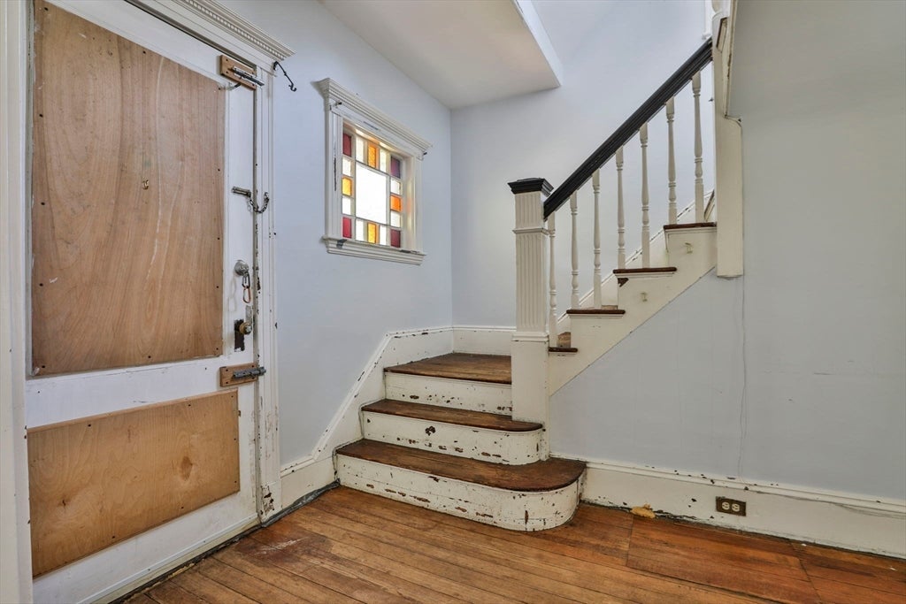 82 Dyer Ave